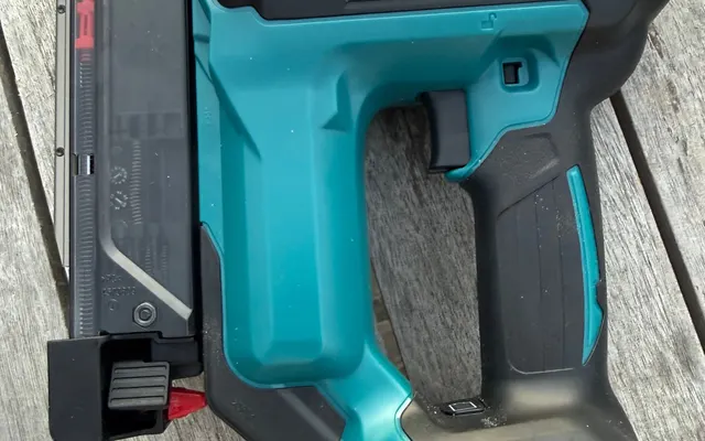 Makita stiftepistol